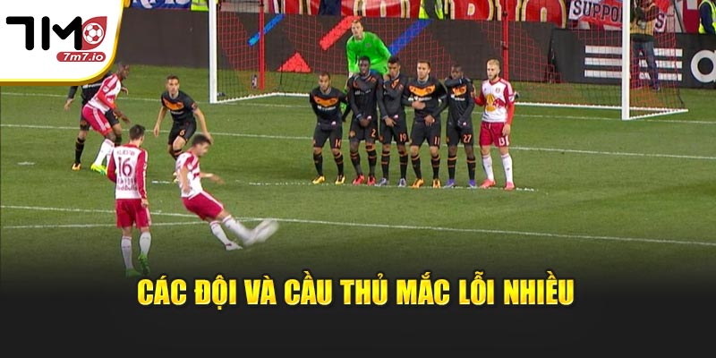 Các đội và cầu thủ mắc lỗi nhiều